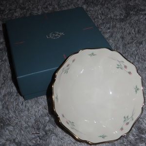Lenox Rose Manor 5.5 in Scalloped Serving Bowl with Gold Trim
